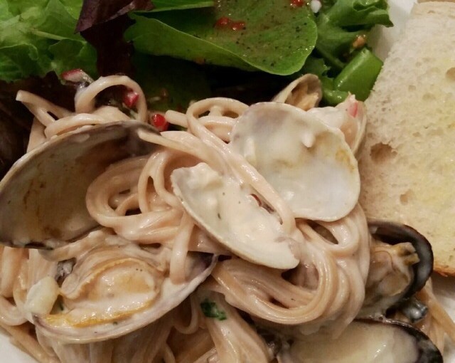 Linguine with clams